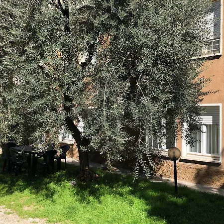 Ely * פסקיארה דל גארדה